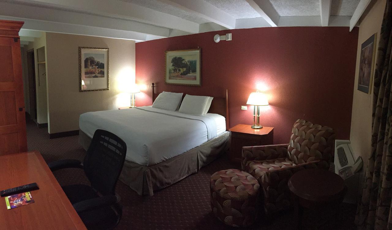 Rodeway Inn & Suites Rockford Extérieur photo