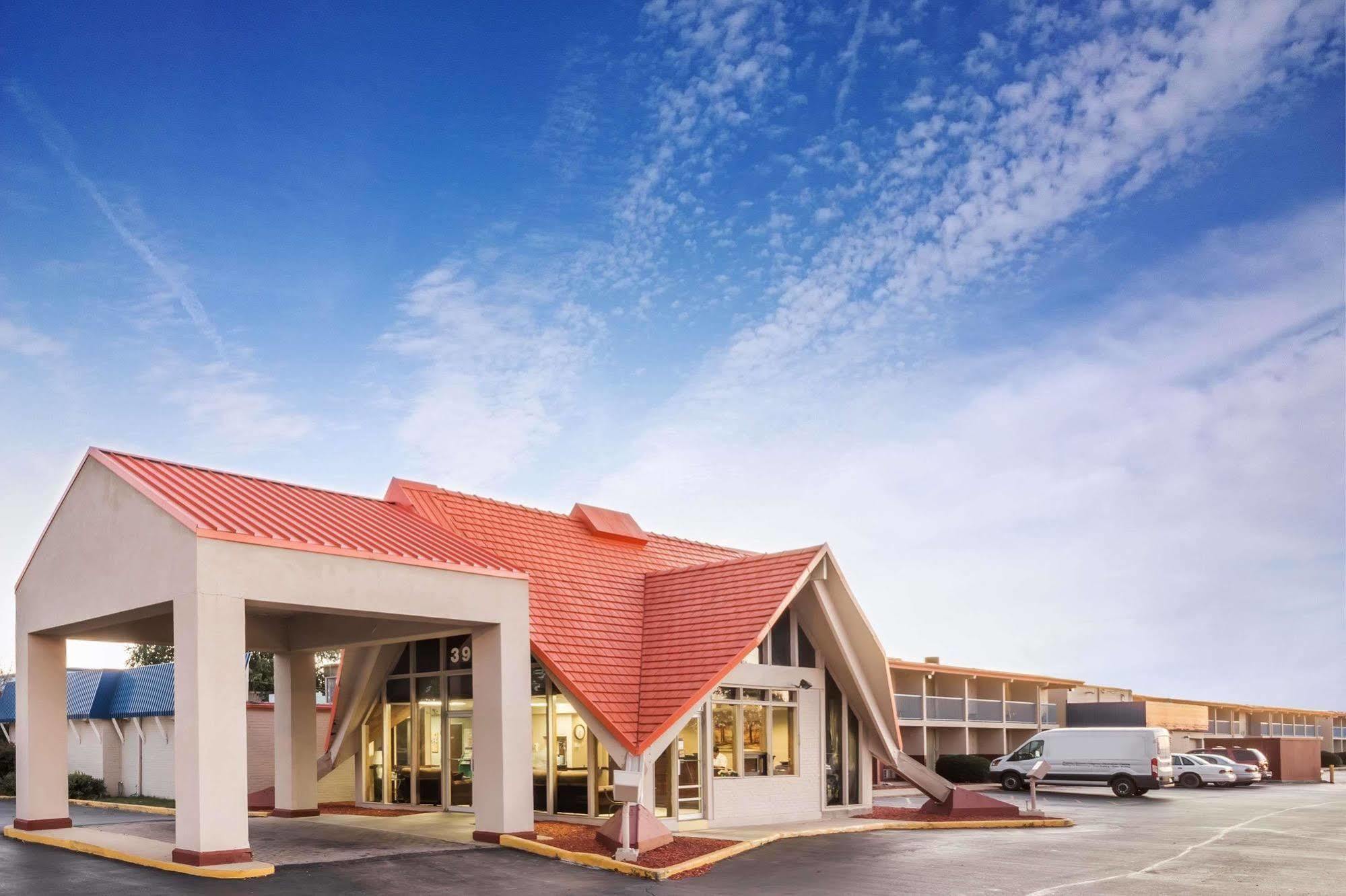 Rodeway Inn & Suites Rockford Extérieur photo