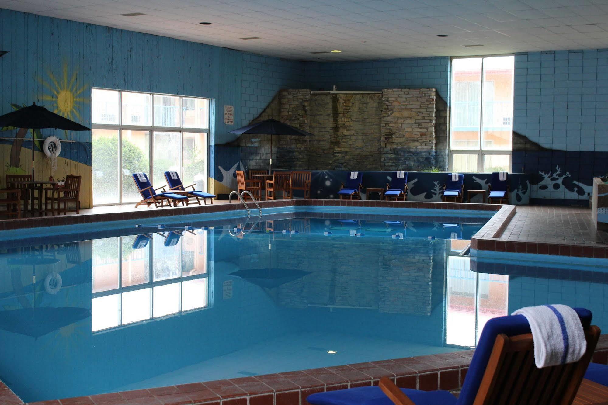 Rodeway Inn & Suites Rockford Extérieur photo